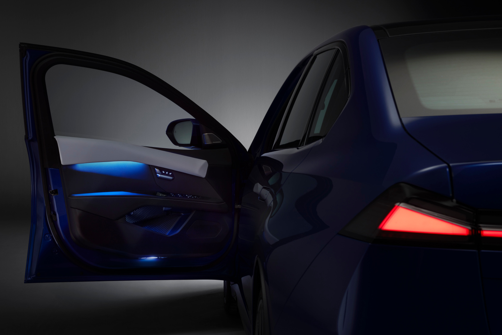 SMALL_P90632257_highRes_the-new-bmw-i3-50-xd